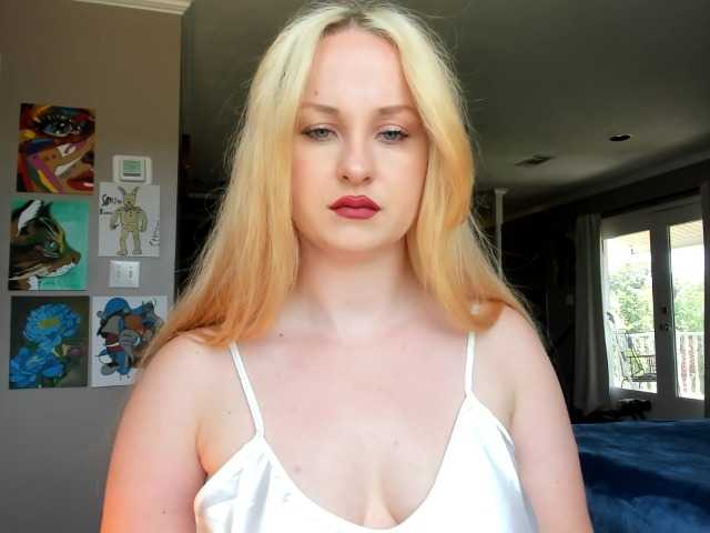 Adellebunny live cam on BongaCams
