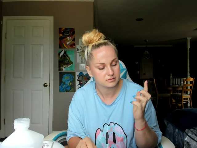 Adellebunny live cam on BongaCams