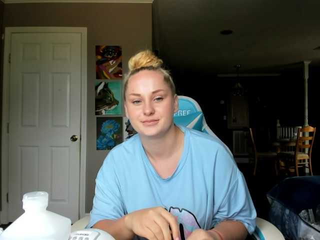 Adellebunny live cam on BongaCams