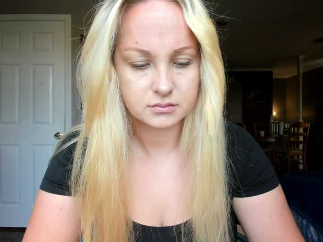 Adellebunny live cam
