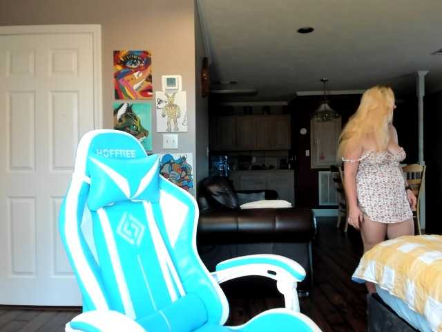 Adellebunny live cam on BongaCams