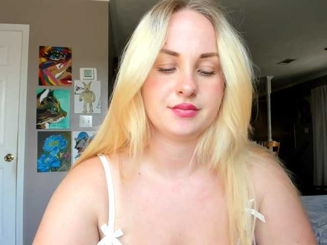 Adellebunny live cam on BongaCams