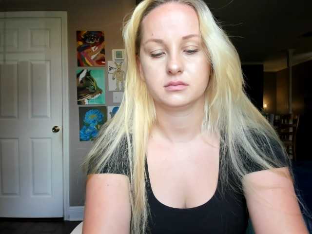 Adellebunny live cam on BongaCams