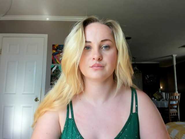 Adellebunny live cam on BongaCams