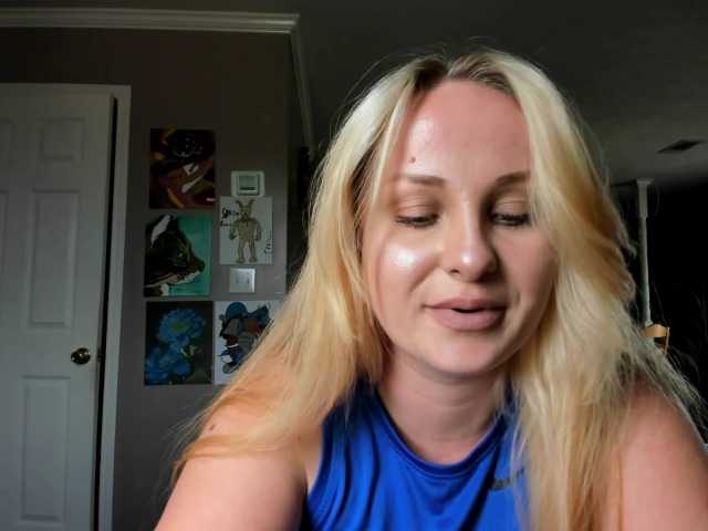 Adellebunny live cam on BongaCams