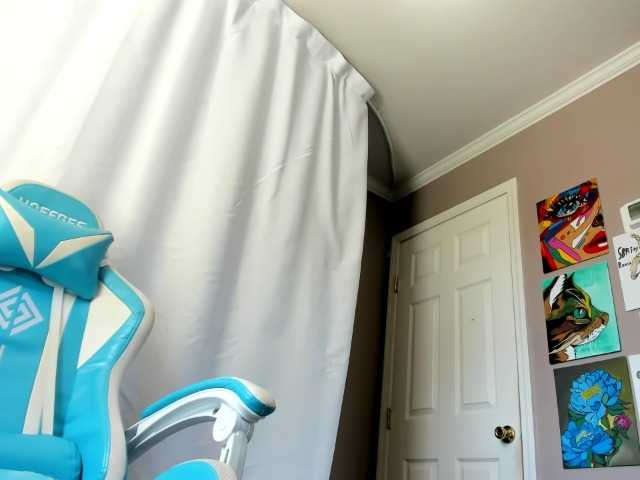 Adellebunny live cam on BongaCams