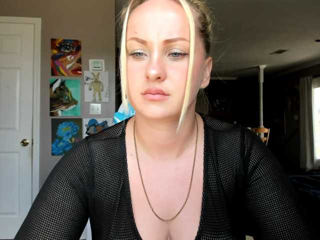 Adellebunny live cam on BongaCams