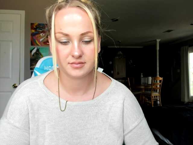 Adellebunny live cam on BongaCams