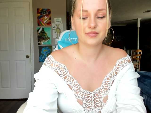 Adellebunny live cam on BongaCams