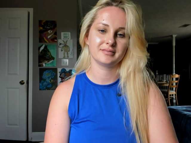Adellebunny live cam on BongaCams
