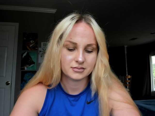 Adellebunny live cam on BongaCams