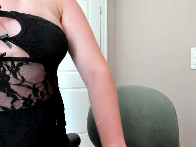 Adellebunny live cam on BongaCams