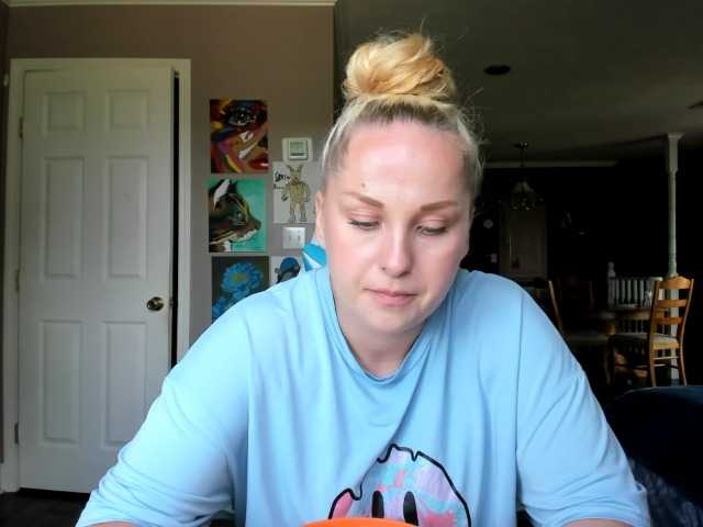 Adellebunny live cam on BongaCams