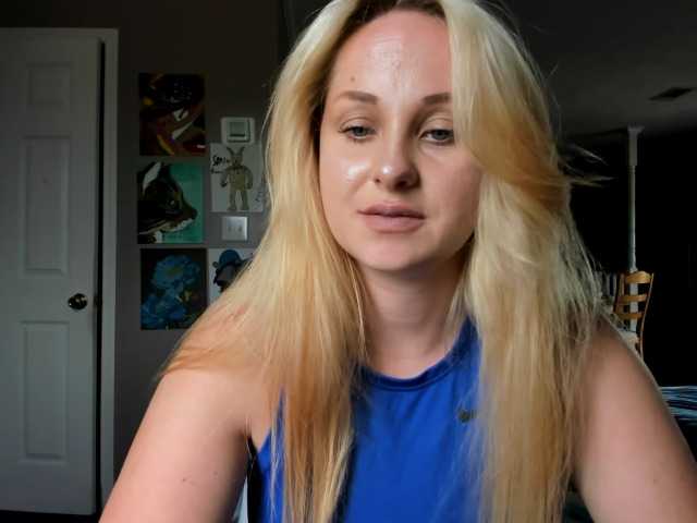 Adellebunny live cam on BongaCams