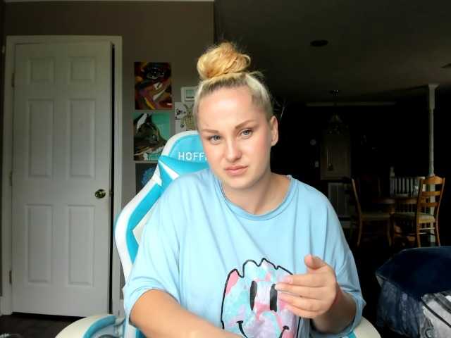 Adellebunny live cam on BongaCams