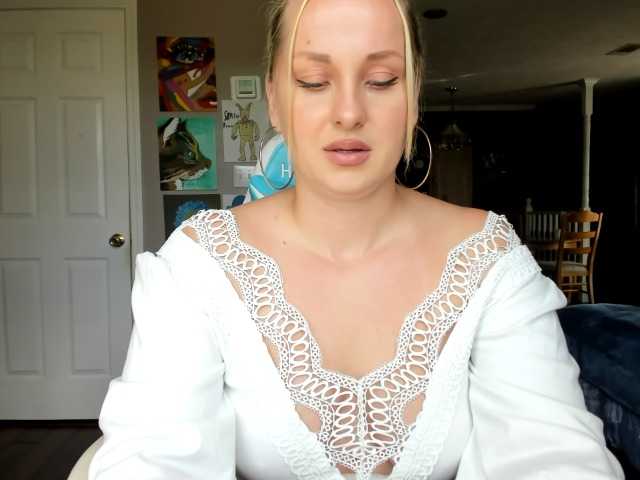 Adellebunny live cam on BongaCams
