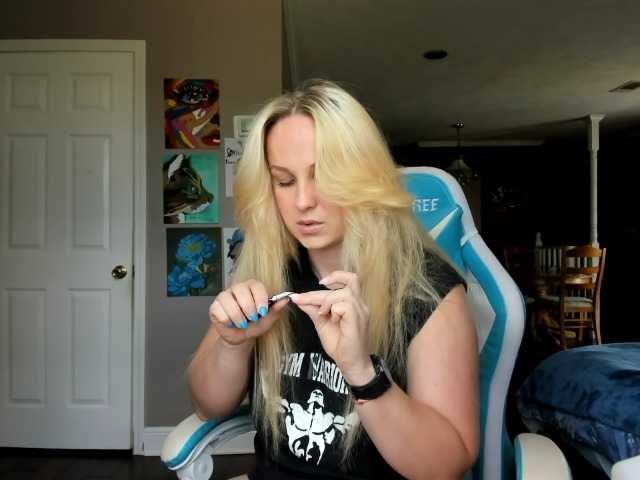 Adellebunny live webcam show