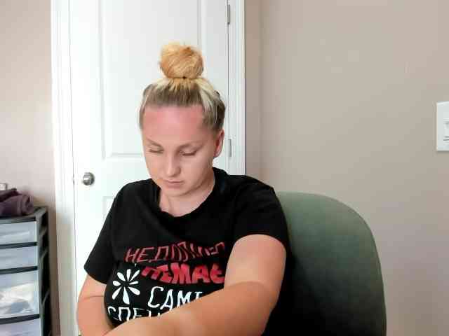 Adellebunny Live Webcam on BongaCams