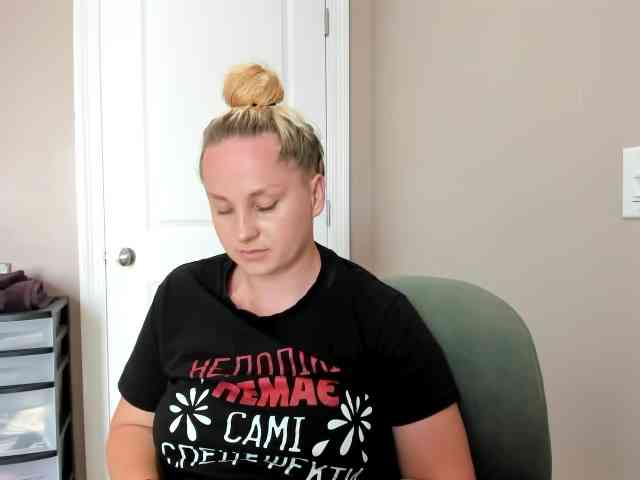 Adellebunny Live Webcam on BongaCams