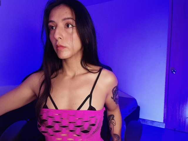 NicolWhitee live cam on BongaCams