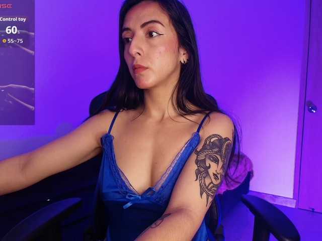 NicolWhitee live cam on BongaCams