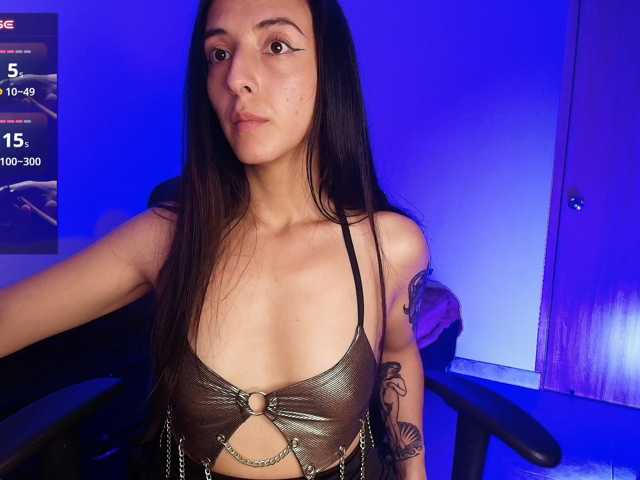 NicolWhitee live cam on BongaCams
