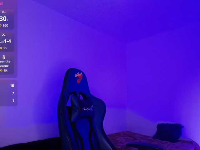 NicolWhitee live cam on BongaCams