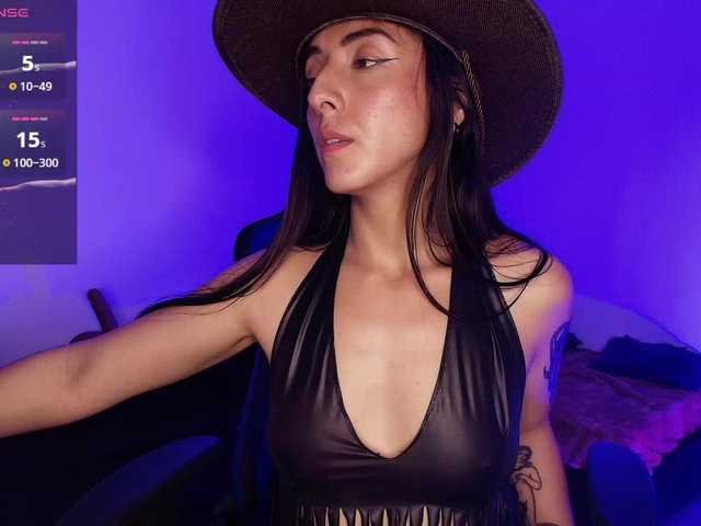 NicolWhitee live cam on BongaCams