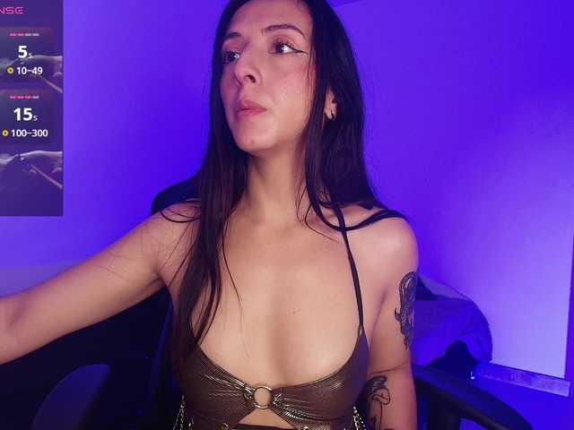 NicolWhitee live cam on BongaCams