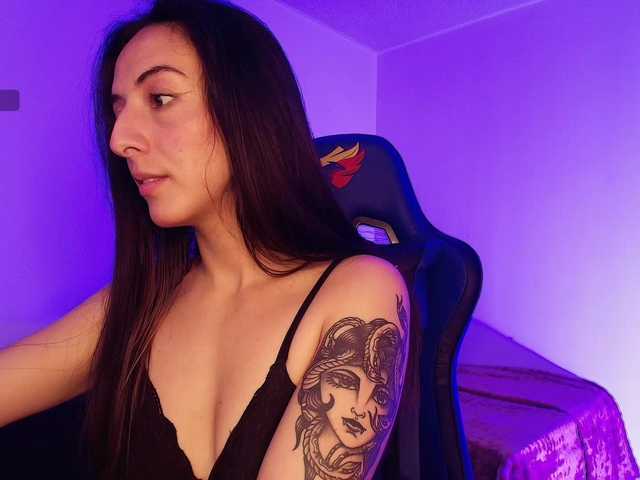 NicolWhitee, 25 y/o - Live Cam on BongaCams