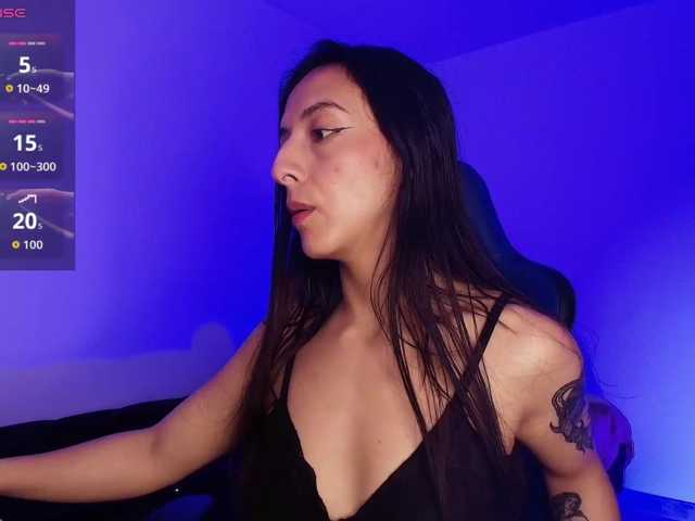 NicolWhitee, live now on BongaCams