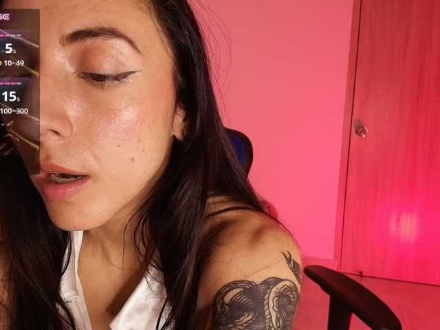 NicolWhitee live cam on BongaCams