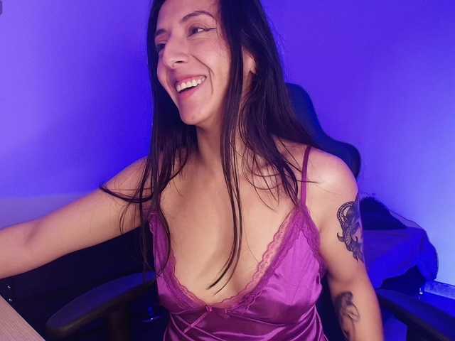 NicolWhitee live cam on BongaCams