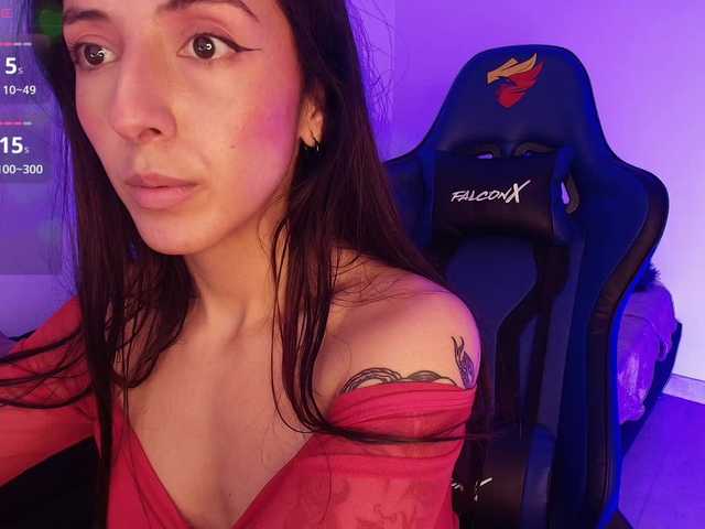 NicolWhitee's BongaCams show and profile