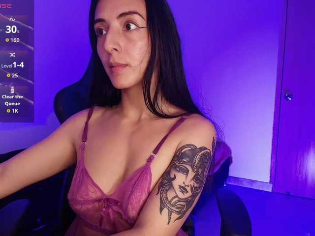 NicolWhitee live cam on BongaCams