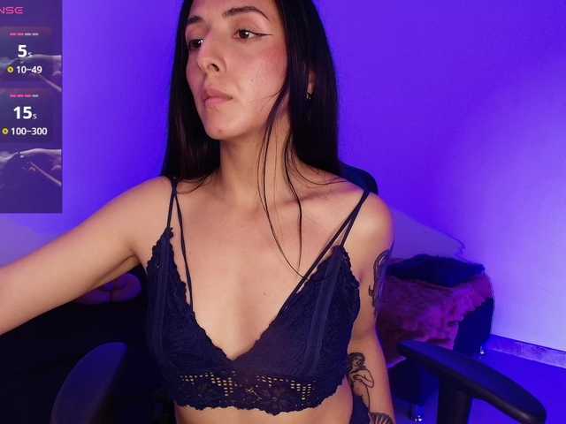 NicolWhitee live webcam show
