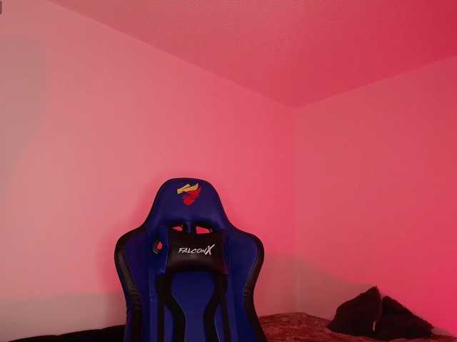 NicolWhitee live cam on BongaCams