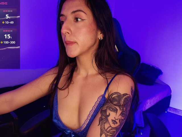 NicolWhitee live cam on BongaCams