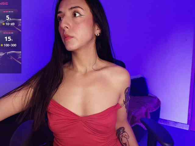 NicolWhitee webcam