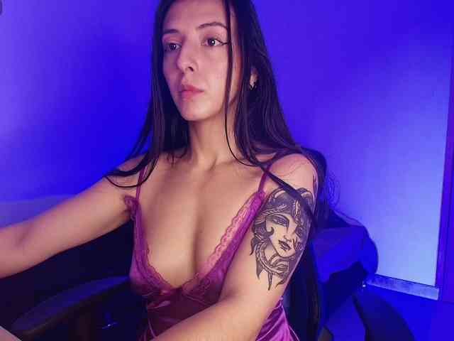 NicolWhitee webcam