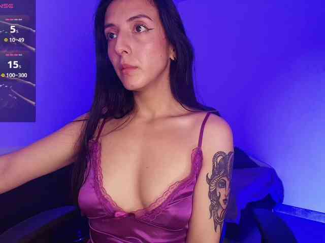 NicolWhitee webcam