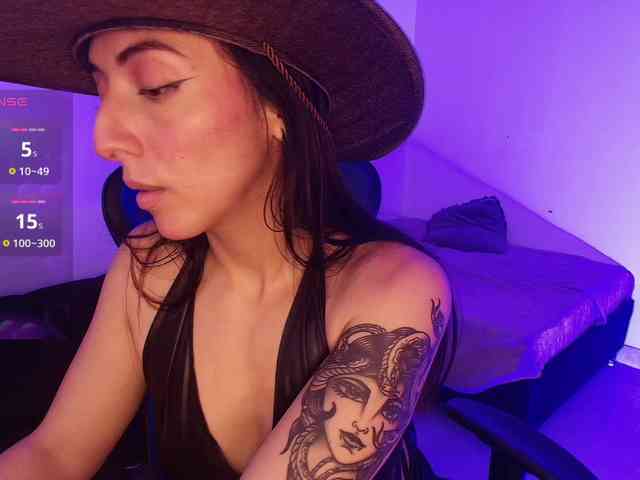 NicolWhitee webcam