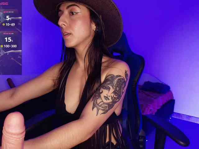 NicolWhitee webcam