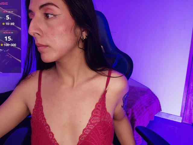 NicolWhitee webcam