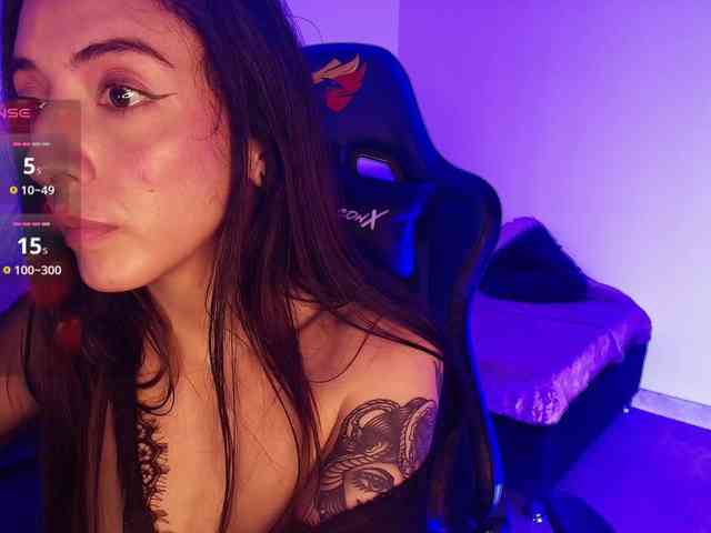 NicolWhitee webcam