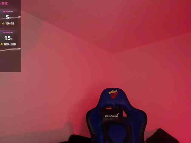 NicolWhitee webcam