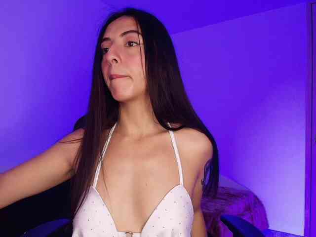 NicolWhitee webcam