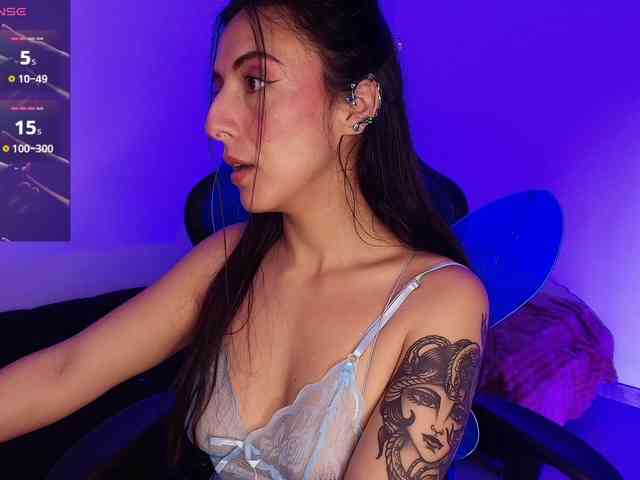 NicolWhitee webcam