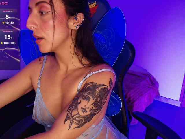 NicolWhitee webcam