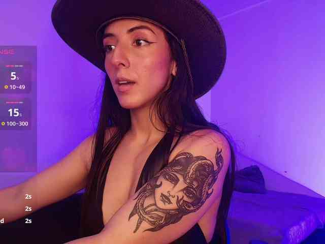 NicolWhitee webcam
